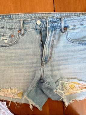 Women’s America Eagle Light Wash Distressed Denim Shorts with Floral Patch